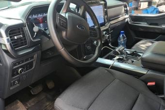 FORD F150 SANS PLAQUE 2022  PRIX 48.000 LISOLO MUKIE KK  AUTOMATIQUE ESSENCES 383 KILOMTRES CLIMATISATION IMPECCABLES FULLS OPTIONS 44 LOCALISATION LEMBA SALONGO