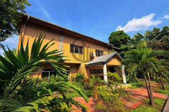 TESVOUS  LA RECHERCHE DUNE VILLA CALME CONFORTABLE ET IDALEMENT SITUE  PROXIMIT DU CENTREVILLE 