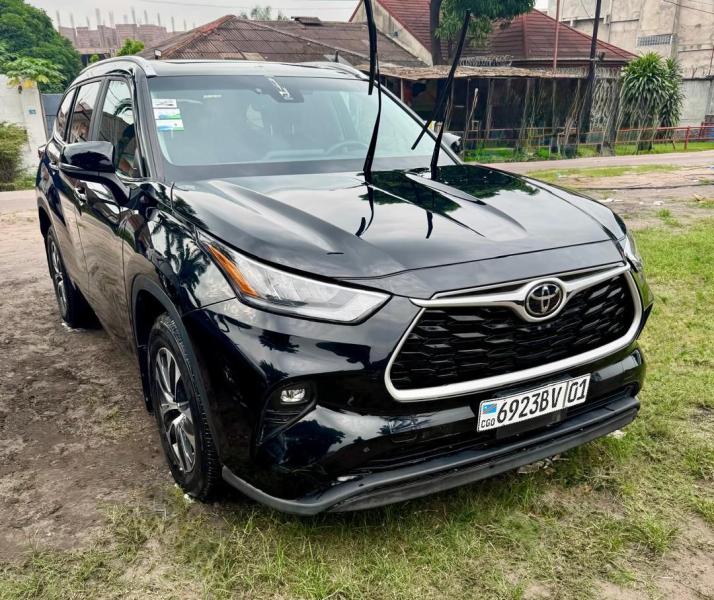 TOYOTA HIGHLANDER 2021 AUTOMATIQUE ESSENCE  V6 VOLANT GAUCHE CLIMATIS COULEUR DORIGINE  PRIX 35000 DISCUTER LGREMENT  LOCALISATION APPEL   OFFRE DIRECT