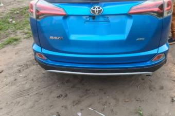 New rav 2018 full option  sans plaque automatique  essence volant droite Prix 18 000  discuter Offre direct localisation appel moi