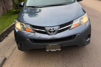 TOYOTA NEW RAV4 A VENDRE  KINSHASA 