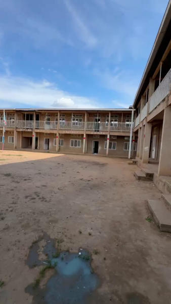 Ecole  Lubumbashi 900.000