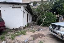 NGALIEMA / SUKA MUR /OZONE: MISE EN VENTE DUN TERRAIN DE 18mx21m  AVEC UNE MAISON À DÉMOLIR  POSSIBILITÉ DE MORCELER EN DEUX, soit 9mx21m immobilier_vente_location