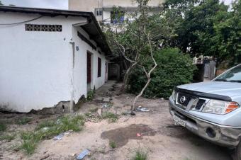 NGALIEMA  SUKA MUR OZONE MISE EN VENTE DUN TERRAIN DE 18mx21m  AVEC UNE MAISON  DMOLIR  POSSIBILIT DE MORCELER EN DEUX soit 9mx21m