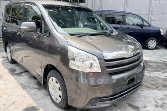 TOYOTA NOHA SANS PLAQUE A VENDRE 