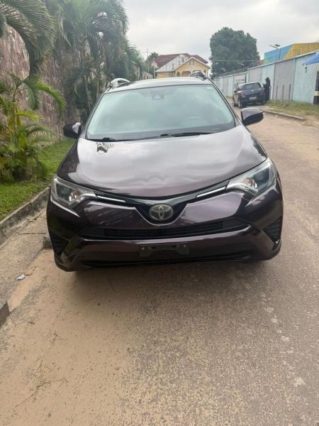 TOYOTA NEW RAV4 A VENDRE  KINSHASA 