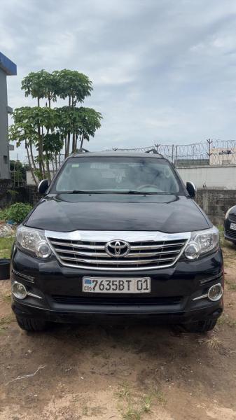 TOYOTA FORTUNER MODIFIER 2015 PLAQUE BT01  PRIX 16.000 LISOLO MUKIE KK.   AUTOMATIQUE ESSENCES KILOMTRAGE TRS FAIBLES CLIMATISATION IMPECCABLES FULLS OPTIONS LOCALISATIO