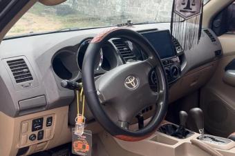 TOYOTA FORTUNER MODIFIER 2015 PLAQUE BT01  PRIX 16.000 LISOLO MUKIE KK.   AUTOMATIQUE ESSENCES KILOMTRAGE TRS FAIBLES CLIMATISATION IMPECCABLES FULLS OPTIONS LOCALISATIO