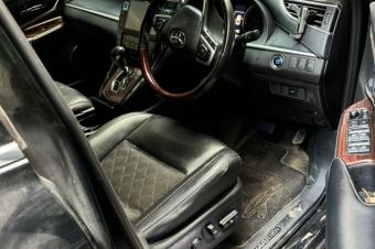 Toyota harrier nouveau   Sans plaque  Etamboli na plaque ya ltat  Full options  Volant droite  Automatique  Moteur impeccable   Prix  14.000  discut lgrement  Localisat