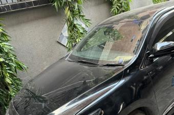 Toyota harrier nouveau   Sans plaque  Etamboli na plaque ya ltat  Full options  Volant droite  Automatique  Moteur impeccable   Prix  14.000  discut lgrement  Localisat