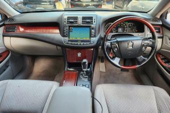 TOYOTA CROWN NOUVEAU  SANS PLAQUE  FULL OPTIONS CLIMATIS  TOUT FONCTIONNE PARFAITEMENT  VHICULE ENCORE NEUF  PRIX  7.600  AZUI