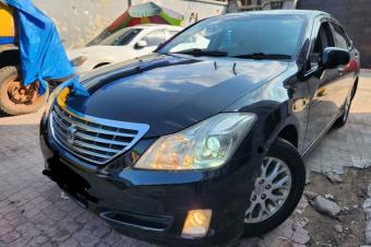 TOYOTA CROWN NOUVEAU  SANS PLAQUE  FULL OPTIONS CLIMATIS  TOUT FONCTIONNE PARFAITEMENT  VHICULE ENCORE NEUF  PRIX  7.600  AZUI