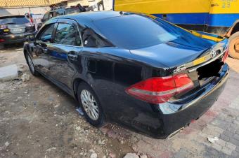 TOYOTA CROWN NOUVEAU  SANS PLAQUE  FULL OPTIONS CLIMATIS  TOUT FONCTIONNE PARFAITEMENT  VHICULE ENCORE NEUF  PRIX  7.600  AZUI