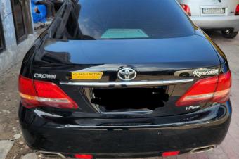 TOYOTA CROWN NOUVEAU  SANS PLAQUE  FULL OPTIONS CLIMATIS  TOUT FONCTIONNE PARFAITEMENT  VHICULE ENCORE NEUF  PRIX  7.600  AZUI