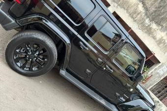 Jeep wrangler hybride 2024 authentique  Full options  Sans plaque  Essence   Volant gauche  Automatique  Moteur impeccable   Prix  65.000  discut lgrement  Localisation a