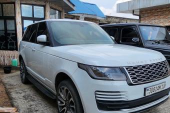 Range rover Vogue 2021 Full options  Toit panoramique  Diesel  6 cylindres  Volant droite  Automatique  Moteur impeccable  Prix  35.000  discut lgrement  Localisation appel