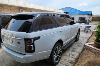 Range rover Vogue 2021 Full options  Toit panoramique  Diesel  6 cylindres  Volant droite  Automatique  Moteur impeccable  Prix  35.000  discut lgrement  Localisation appel