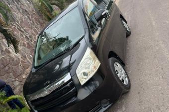 TOYOTA NOAH 3 Fulls Option  Sans Plaque  Automatique Essence   Camra de recul  Climatis  Prix 9.000 Suka 8800