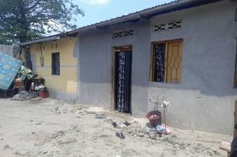 Parcelle avec immeuble et maison  vendre  Efobank NSele