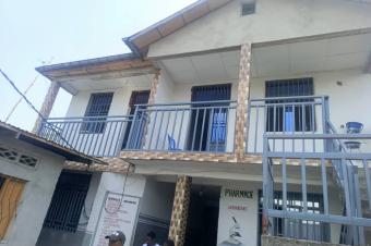 Parcelle avec immeuble et maison  vendre  Efobank NSele