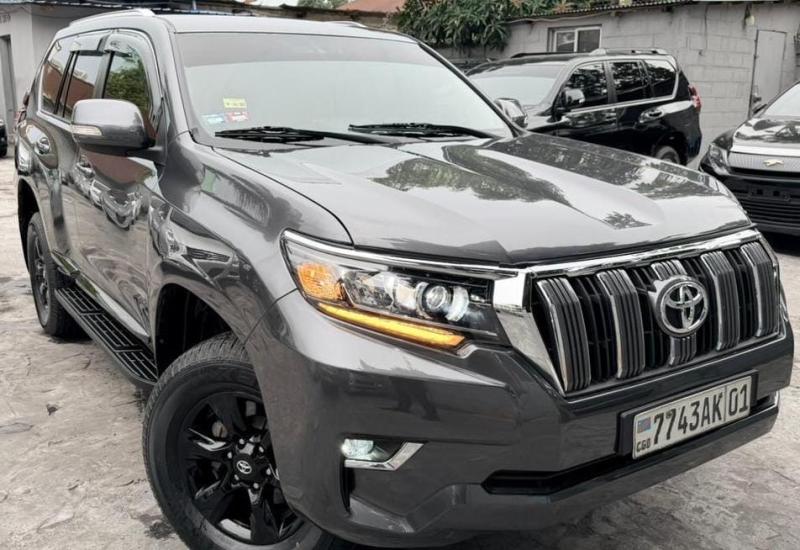 Toyota prado txl essence automatique v6 Kilomtrage 47000 camera de recul intrieur cuire Prix 33500 a discuter