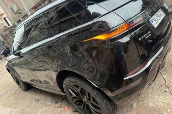 Range voque 2020 Volant droit  Toit panoramique  Essence full options  19500  Localisation Appel 