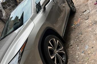 Lexus Rx450h  Volant droit  Toit panoramique Full option  Intrieur cuir  Camra de recule  25.000  discuter  Localisation limete