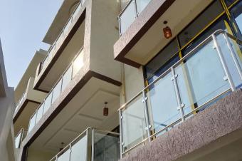 5 GRANDS APPARTEMENTS DE 3 CHAMBRES 3 SALLES DE BAIN  NGALIEMAMACAMPAGNE CENTRE SUPRIEUR MILITAIRE  LUFUNGULA PRS DU MACADAM.  GRAND PARKING  