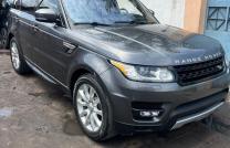 Range rover sport 2016 panoramique essence ⛽️ volant normal moteur v6 Prix 30.000$ à discuté légèrement localisation appel ? mediacongo