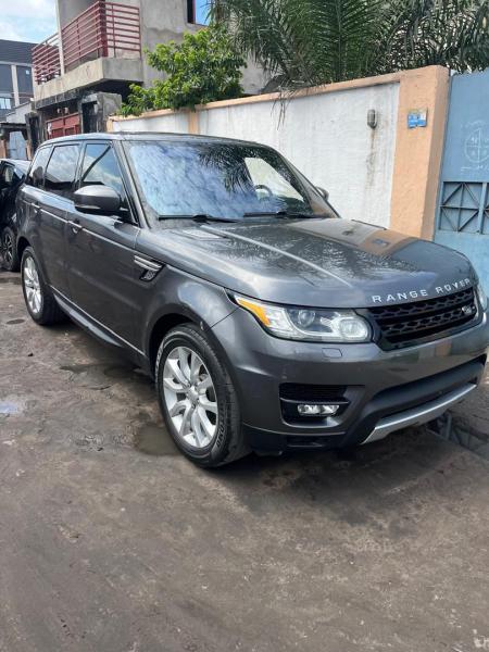 Range rover sport 2016 panoramique essence  volant normal moteur v6  Prix 30.000  discut lgrement  localisation appel 