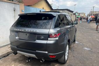 Range rover sport 2016 panoramique essence  volant normal moteur v6  Prix 30.000  discut lgrement  localisation appel 