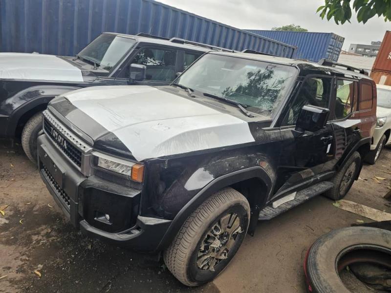 TOYOTA PRADO ADVENTURE 2025 SANS PLAQUE  PRIX 85.000 AZUI SUKA SUKA SVP.   AUTOMATIQUE ESSENCES 00.0 KILOMTRES 10Klm CLIMATISATION IMPECCABLES FULLS OPTIONS TOIT OUVRANT