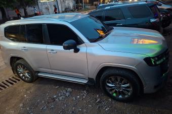 Toyota GXR twin turbo  Anne 2023 authentique  Volant gauche full option  Autom diesel V6 4x4 intrieur cuir  Climatiser 21.650km 3 banquettes  80.000  discuter Localisation appe