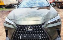 Lexus Nx450+ 2024 Volant droit  Intérieur rouge  Faible kilométrage  28000$ lisolo  Localisation Limeté mediacongo