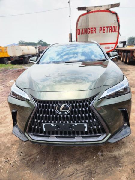 Lexus Nx450 2024 Volant droit  Intrieur rouge  Faible kilomtrage  28000 lisolo  Localisation Limet