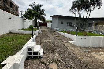  Vente dune grande parcelle dans la commune de Lemba  Righini  quartier rsidentiel et route asphalt belle emplacement scuris   Dimension  32m57m