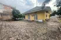 Terrain en vente dans la commune de Ngaliema  / Ma campagne   Réf: Palais de marbre sur route de matadi   Dimension : 12m sur 24m  immobilier_vente_location