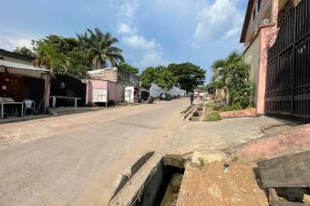 Terrain en vente dans la commune de Ngaliema   Ma campagne   Rf Palais de marbre sur route de matadi   Dimension  12m sur 24m 