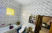 Vente villa à LIMETE 1er rue Forgeron. Très belle emplacement! Composition: 5 Chambres, 2 Salons, salle à manger, Cuisine équipée et 4 salles de bain + toilette visiteurs. mediacongo