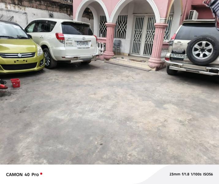 Parcelle mise en vente avec types de locataires dans la  Commune de Kasa Vubu   Dimensions 1025m 