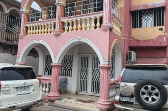 Parcelle mise en vente avec types de locataires dans la  Commune de Kasa Vubu   Dimensions 1025m 