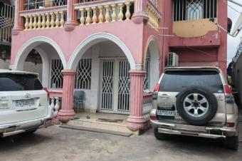 Parcelle mise en vente avec types de locataires dans la  Commune de Kasa Vubu   Dimensions 1025m 