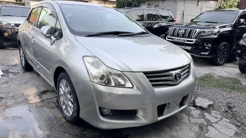 Toyota blade 2012 essence automatique 4cylinder kilomtrage 5600  camera de recul Prix 6800 a discuter