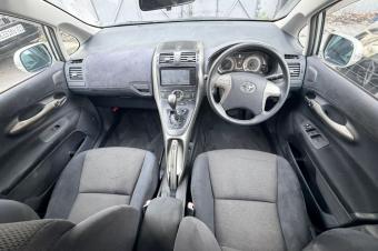 Toyota blade 2012 essence automatique 4cylinder kilomtrage 5600  camera de recul Prix 6800 a discuter