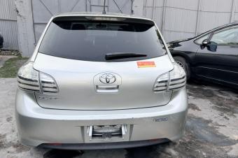 Toyota blade 2012 essence automatique 4cylinder kilomtrage 5600  camera de recul Prix 6800 a discuter