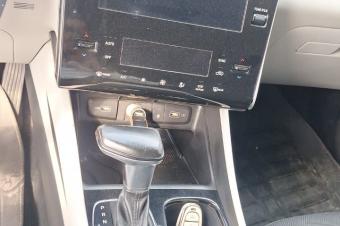 Hyndai tuscon 2022  Full options  Toit ouvrant  Volant gauche Automatique  Moteur impeccable   Prix  23.000  discut lgrement  Localisation appel 