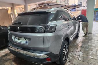 Peugeot 3008 2021 Full options  Essence   Volant gauche  Automatique  Moteur impeccable   Prix  15.000  discut lgrement  Localisation appel 