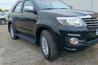TOYOTA FORTUNER Anne de fabr 2015  Authentique  Full options  cran tactile  Camra de recul  Automatique 44 Jantes chromes  4 Cylindres  Essence  Prix 18.500  discuter   