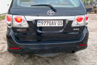 TOYOTA FORTUNER Anne de fabr 2015  Authentique  Full options  cran tactile  Camra de recul  Automatique 44 Jantes chromes  4 Cylindres  Essence  Prix 18.500  discuter   