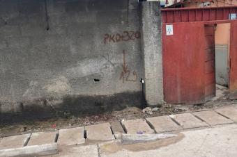 MAGNIFIQUE PARCELLE  VENDRE  KINTAMBO MAGASIN VERS LAVENUE OUA
